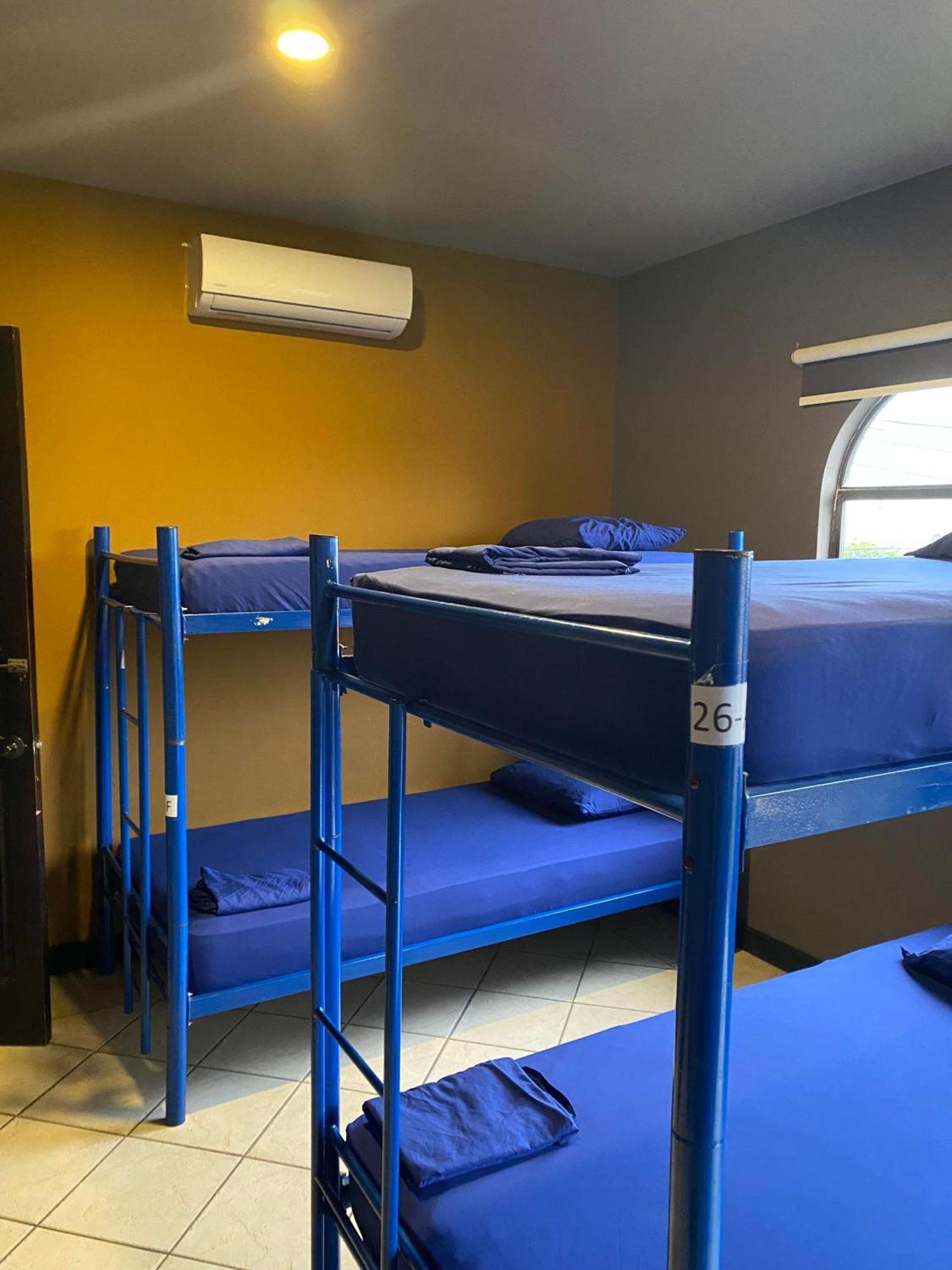 Hostel Backpackers Airport
