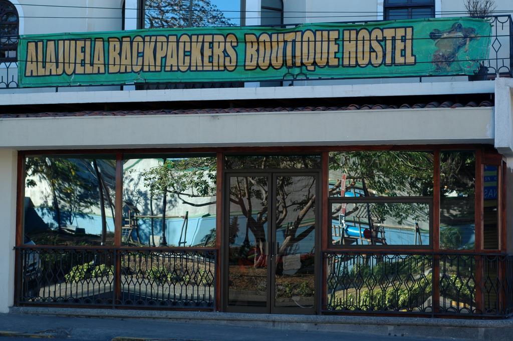 Hostel Backpackers Airport *